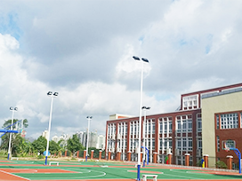 学校篮球场led投光灯_室内体育馆投光灯工程案例